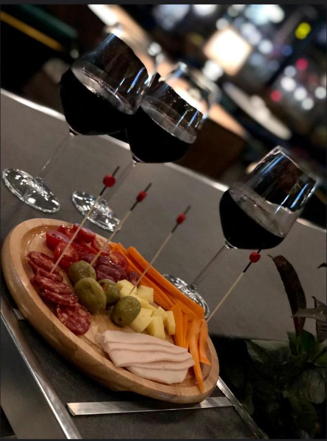Algo Hotel Тирана Экстерьер фото